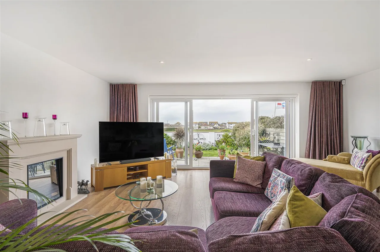 Roderick Avenue, Peacehaven, photo 9