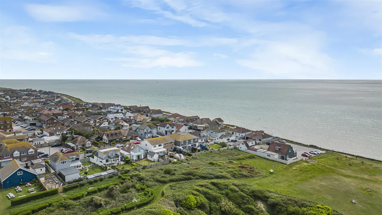 Roderick Avenue, Peacehaven, photo 23