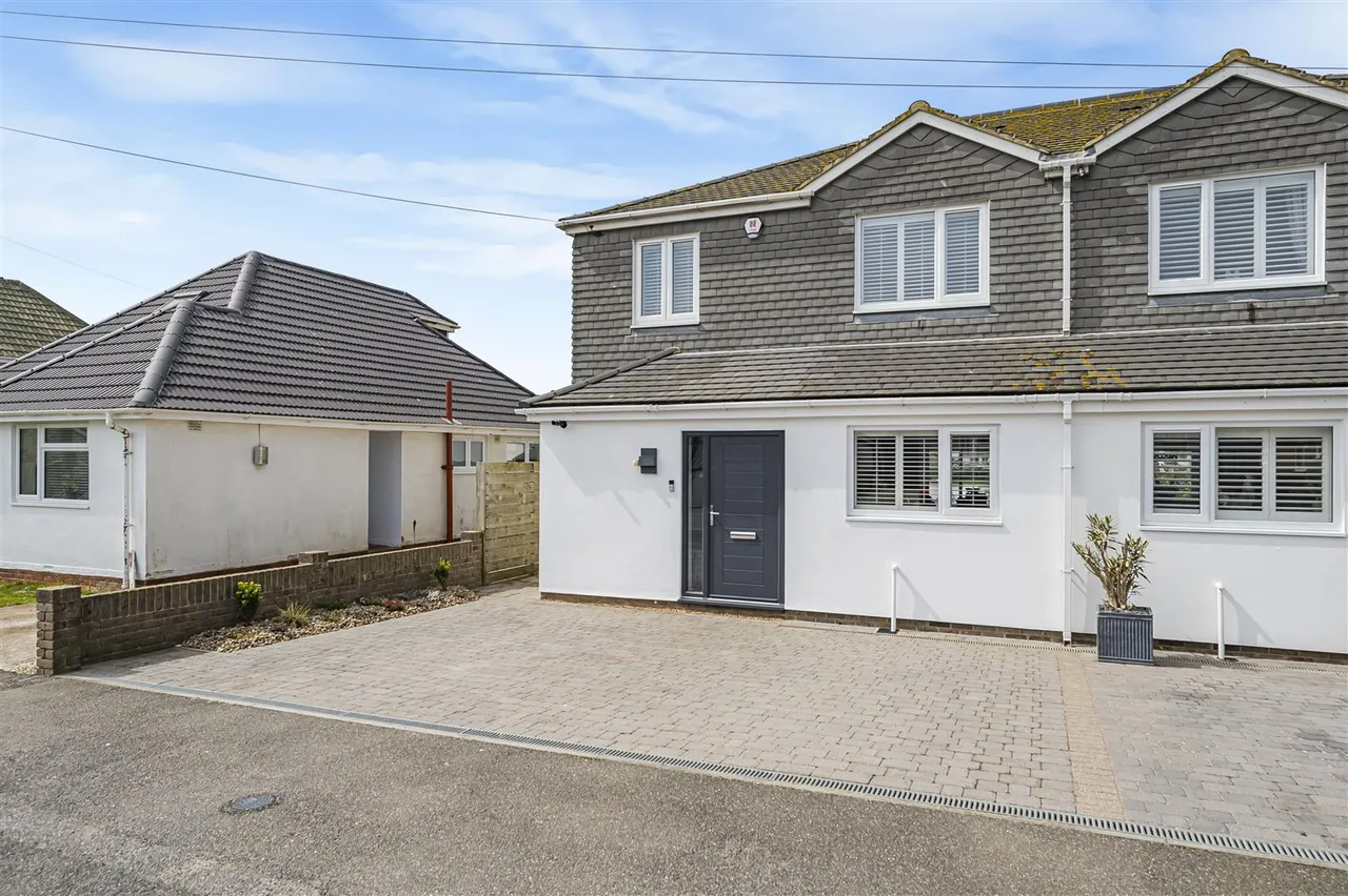 Roderick Avenue, Peacehaven, photo 4