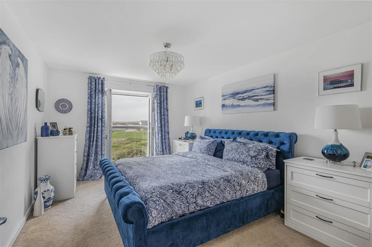 Roderick Avenue, Peacehaven, photo 13