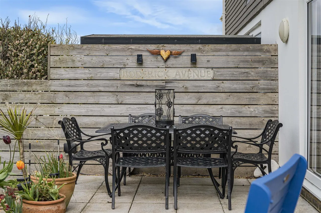 Roderick Avenue, Peacehaven, photo 16