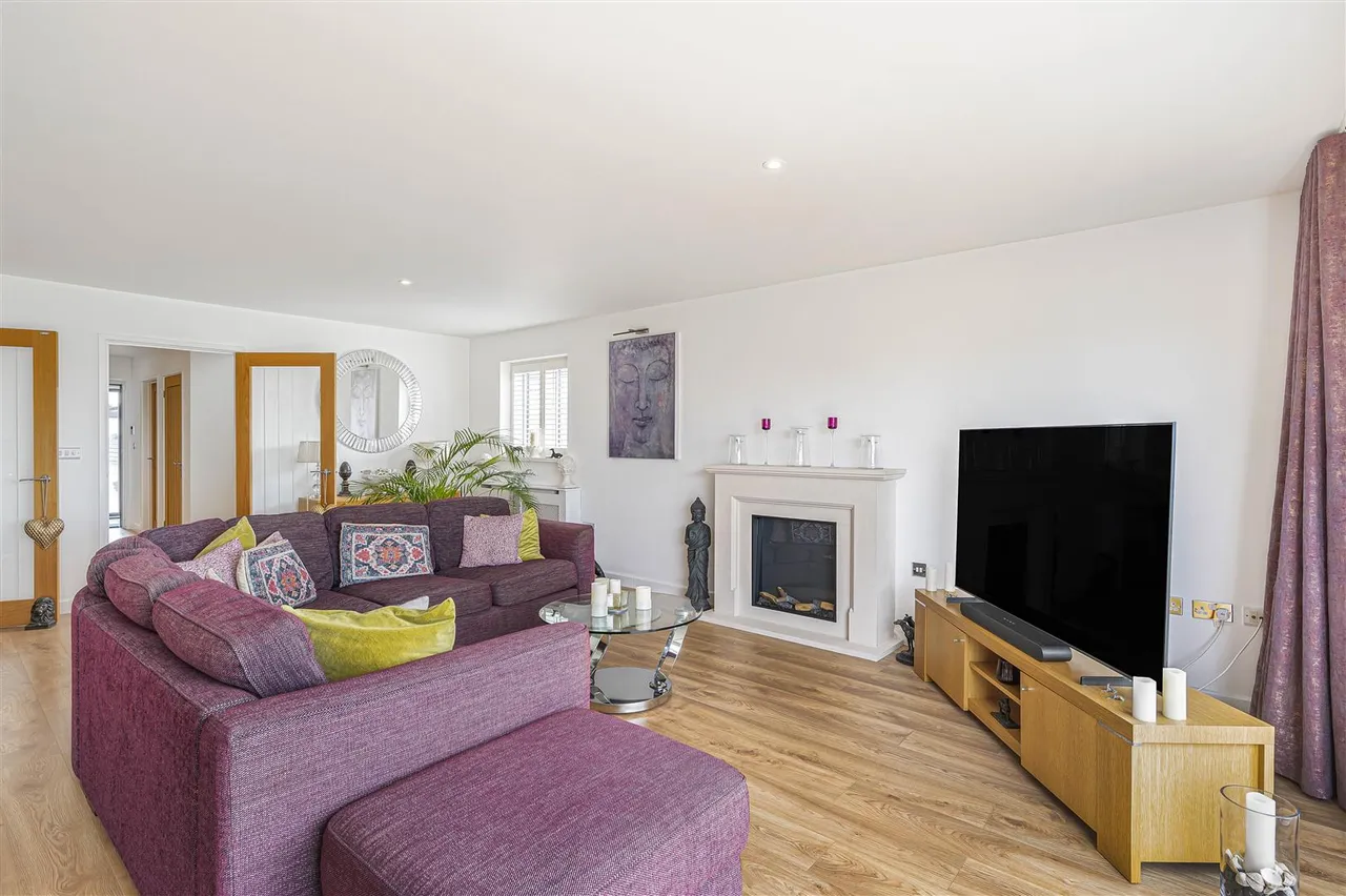 Roderick Avenue, Peacehaven, photo 31