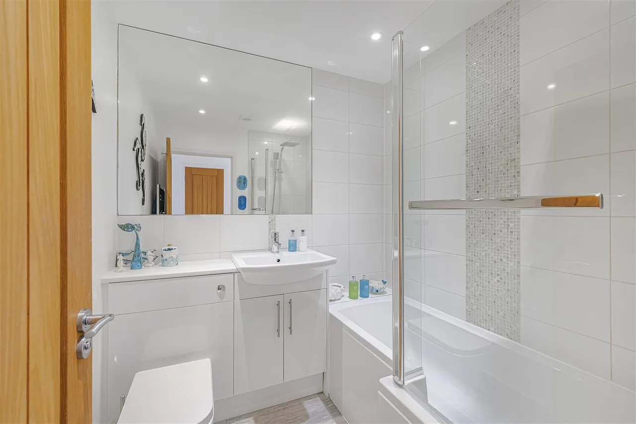 Roderick Avenue, Peacehaven, photo 11