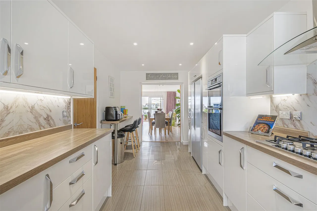Roderick Avenue, Peacehaven, photo 10