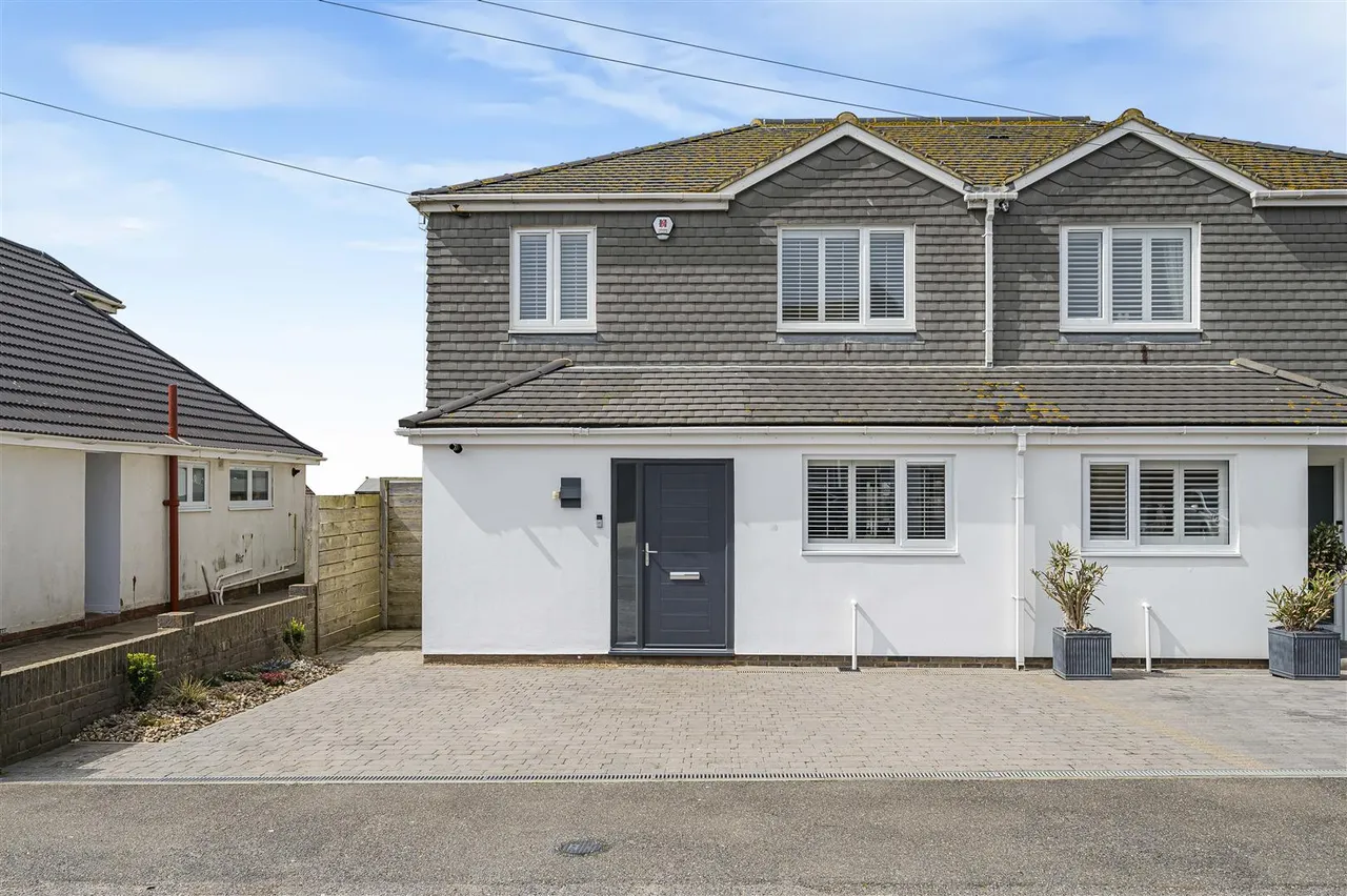 Roderick Avenue, Peacehaven, photo 12