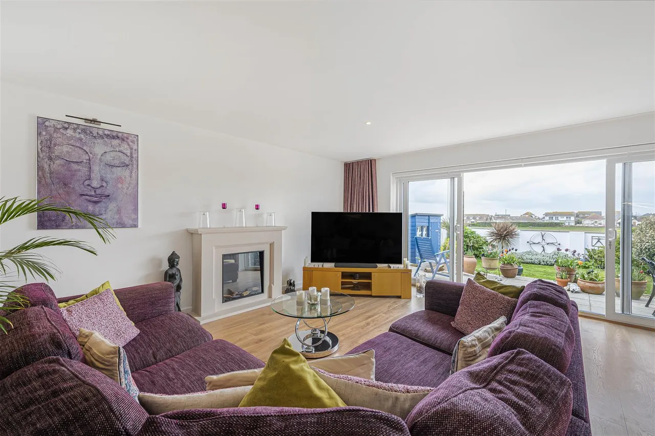 Roderick Avenue, Peacehaven, photo 25