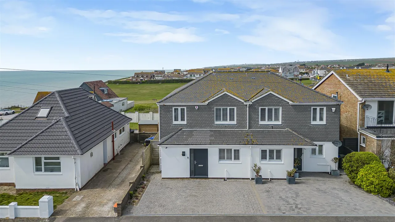 Roderick Avenue, Peacehaven, photo 7