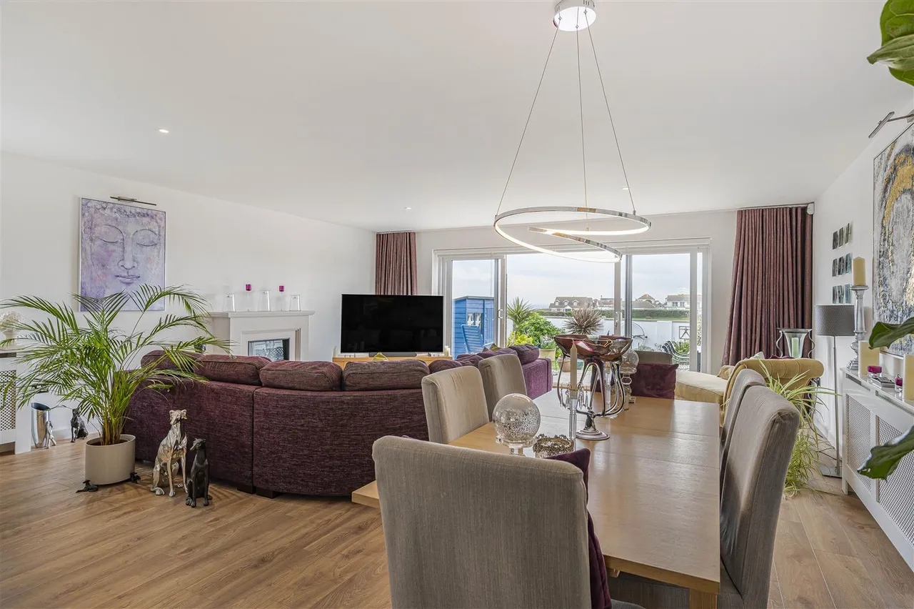 Roderick Avenue, Peacehaven, photo 3