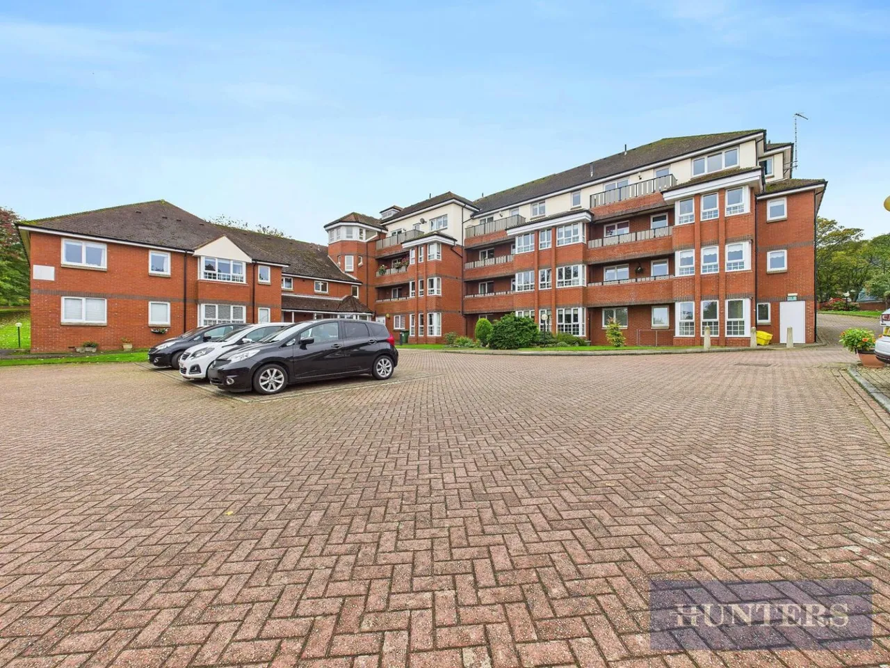 2 bed flat for sale, Filey Road, Scarborough, YO11