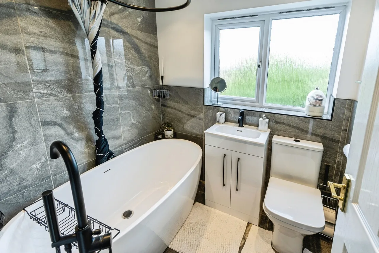 Alyn Road, Gwersyllt, LL11, photo 18