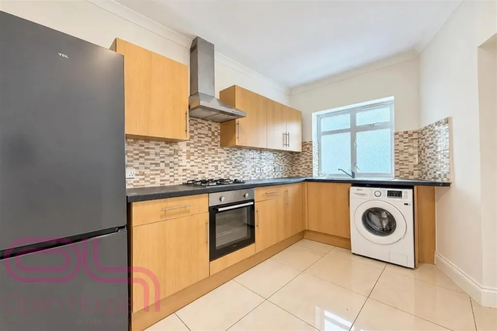 Raynor Close, Southall, UB1, photo 2