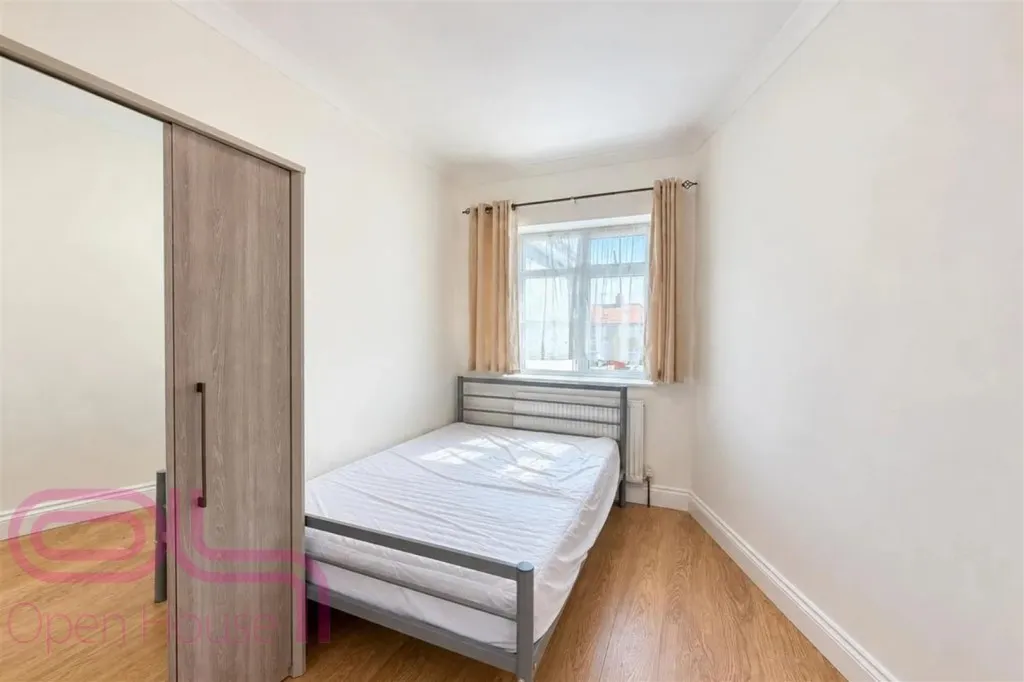 Raynor Close, Southall, UB1, photo 5