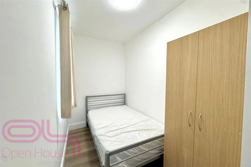 Raynor Close, Southall, UB1, photo 6