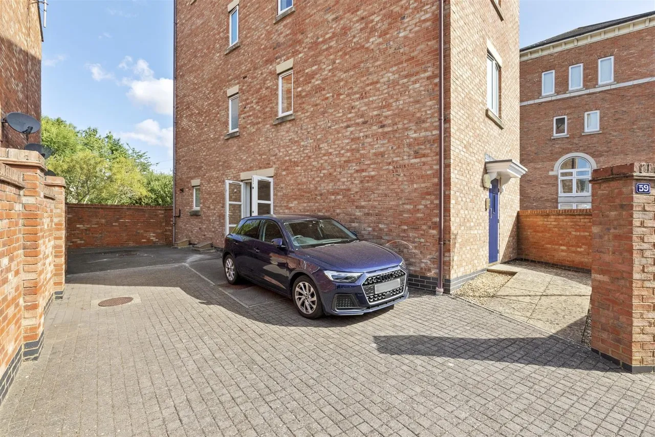 Crowell Mews, Aylesbury, HP19, photo 11