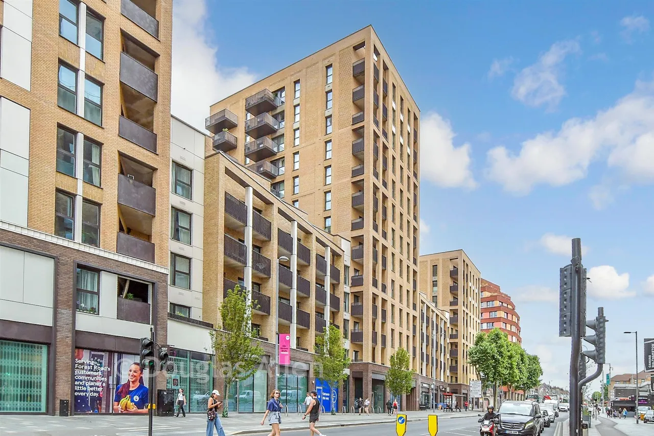 2 bed flat for sale, Forest Road, Walthamstow, E17