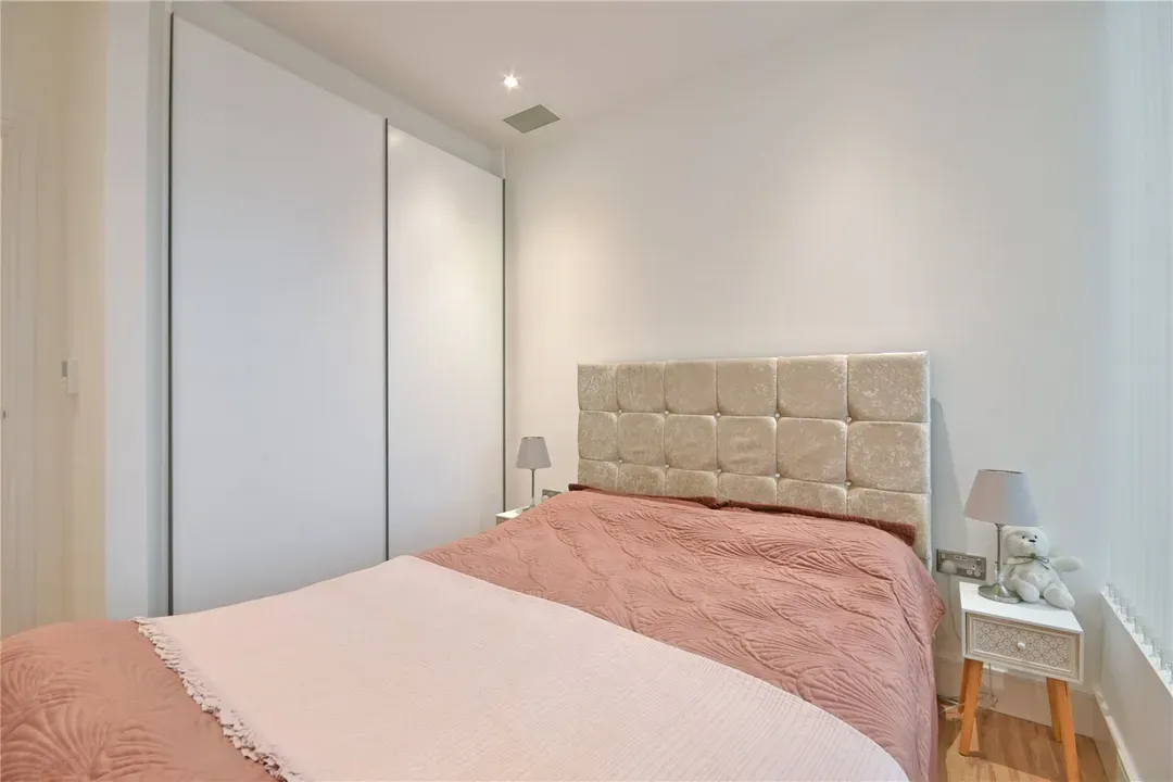 West Gate, Ealing, London, W5, photo 10