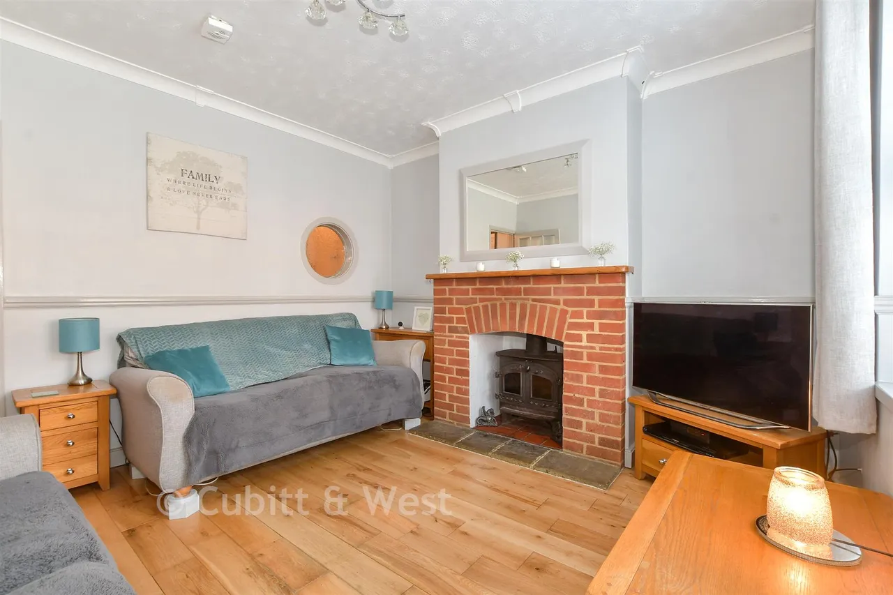 Malthouse Road, Southgate, RH10, photo 6
