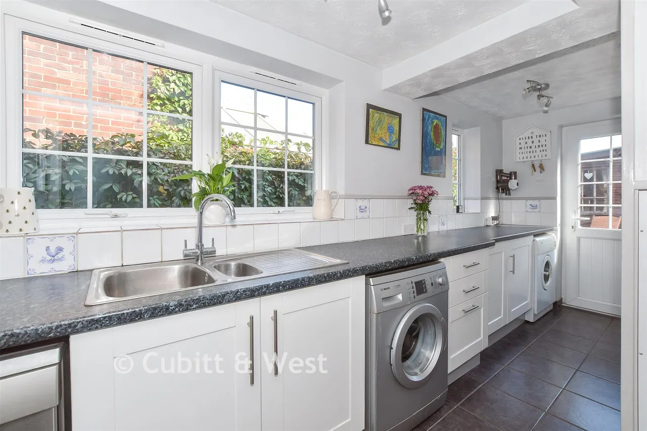 Malthouse Road, Southgate, RH10, photo 3