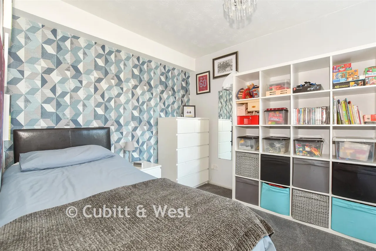 Malthouse Road, Southgate, RH10, photo 9