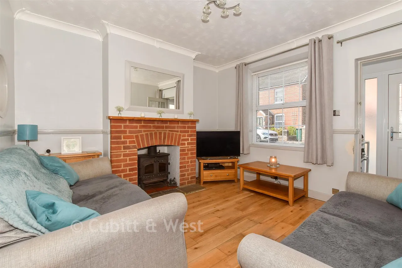 Malthouse Road, Southgate, RH10, photo 13