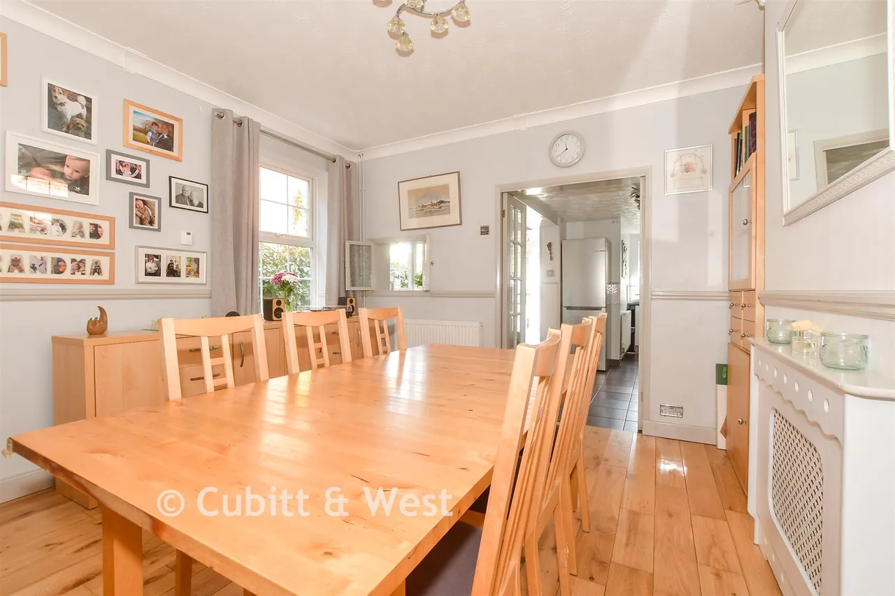 Malthouse Road, Southgate, RH10, photo 4