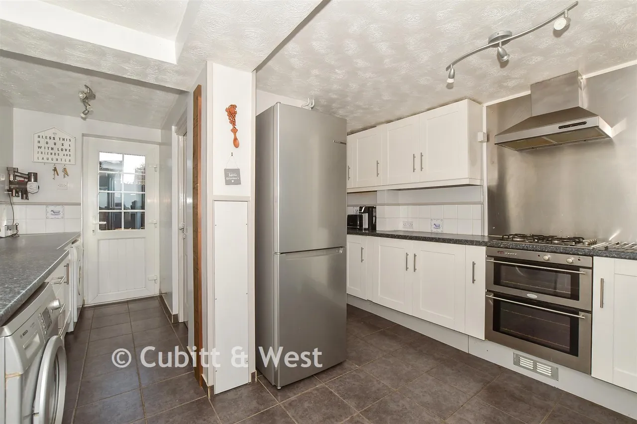 Malthouse Road, Southgate, RH10, photo 2