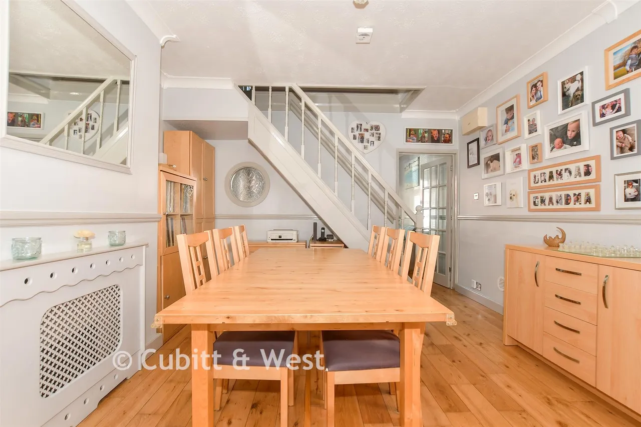 Malthouse Road, Southgate, RH10, photo 12