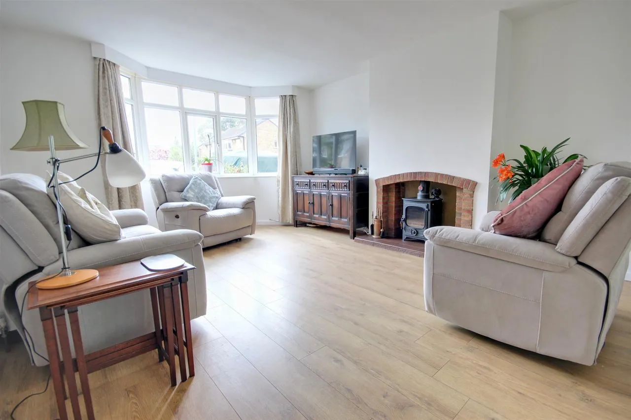 3 bed house for sale — Woodlands Drive, Beverley