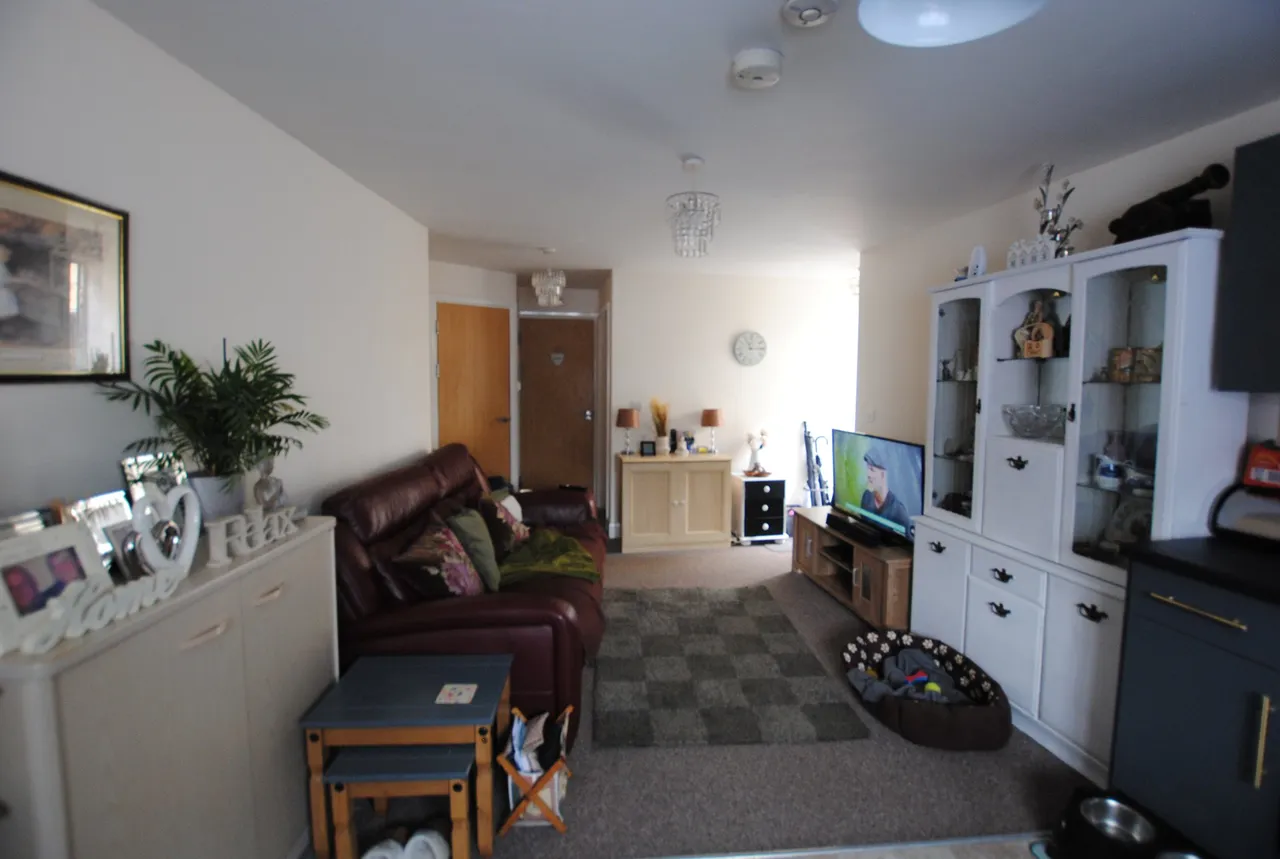 Milton Road, Gravesend, Kent, DA12 2PJ, photo 2
