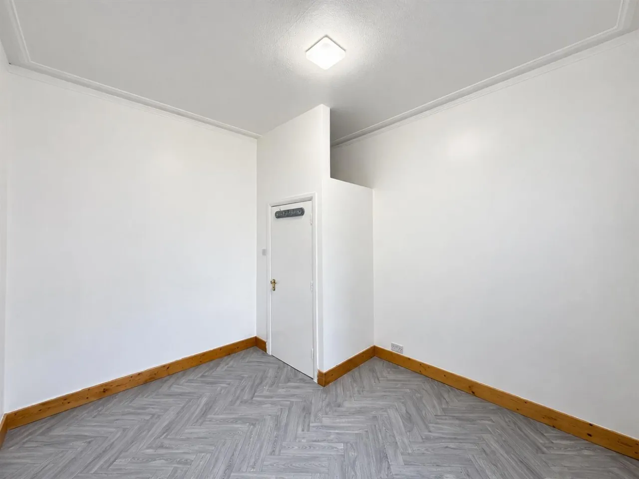 bed Maisonette To LetMaswell Park Crescent, Hounslow, TW3, photo 3