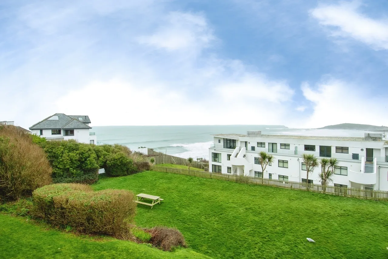 Fistral Crescent, Newquay, TR7, photo 32