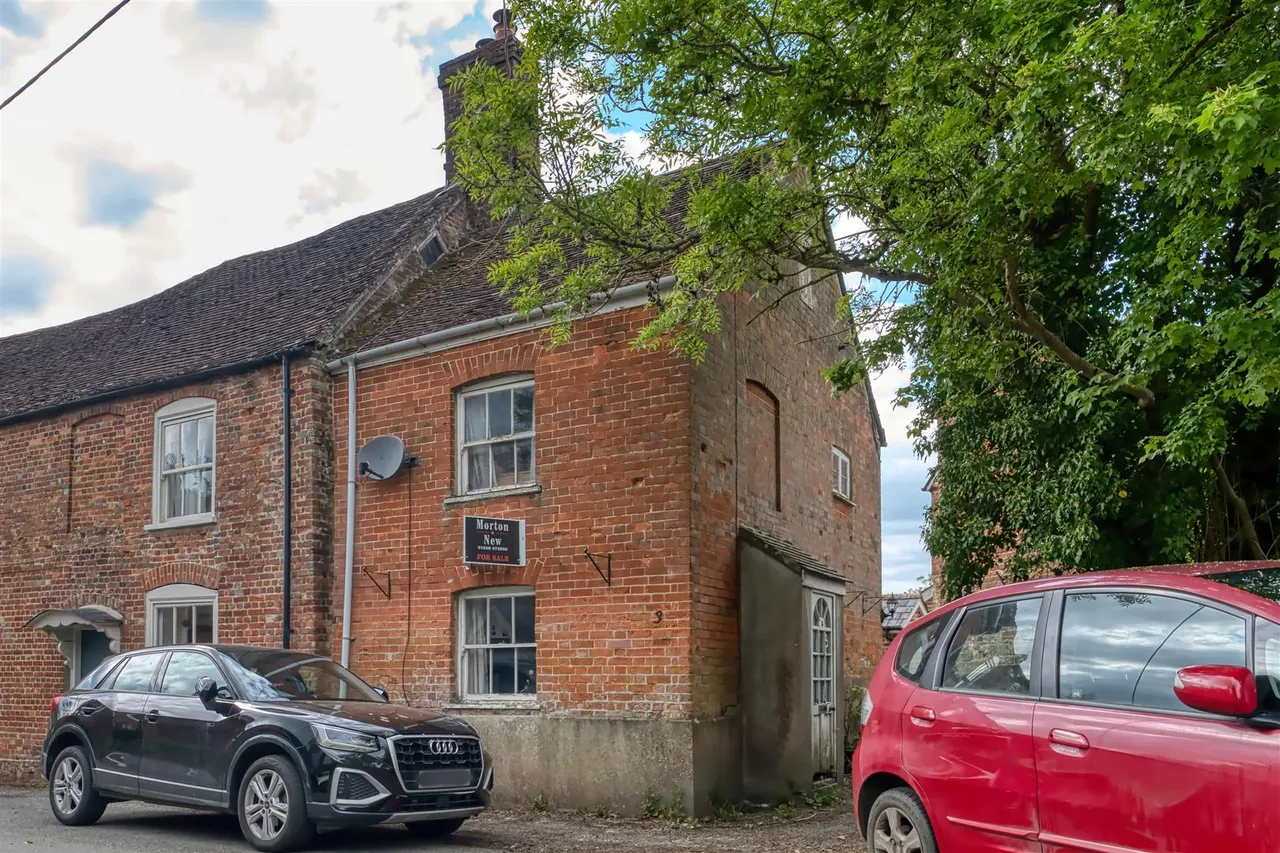 2 bed house for sale, Upper Street, Child Okeford