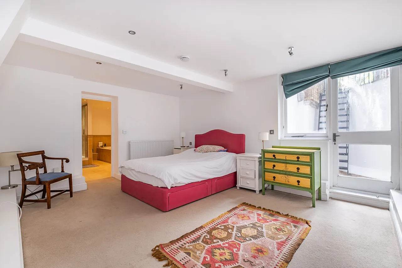 Upper Richmond Road, London, SW15, photo 9