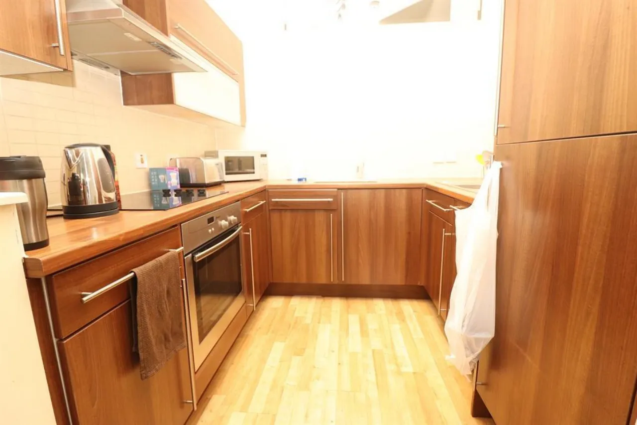 Blackburn Road, Bolton, BL1 7PN, photo 2