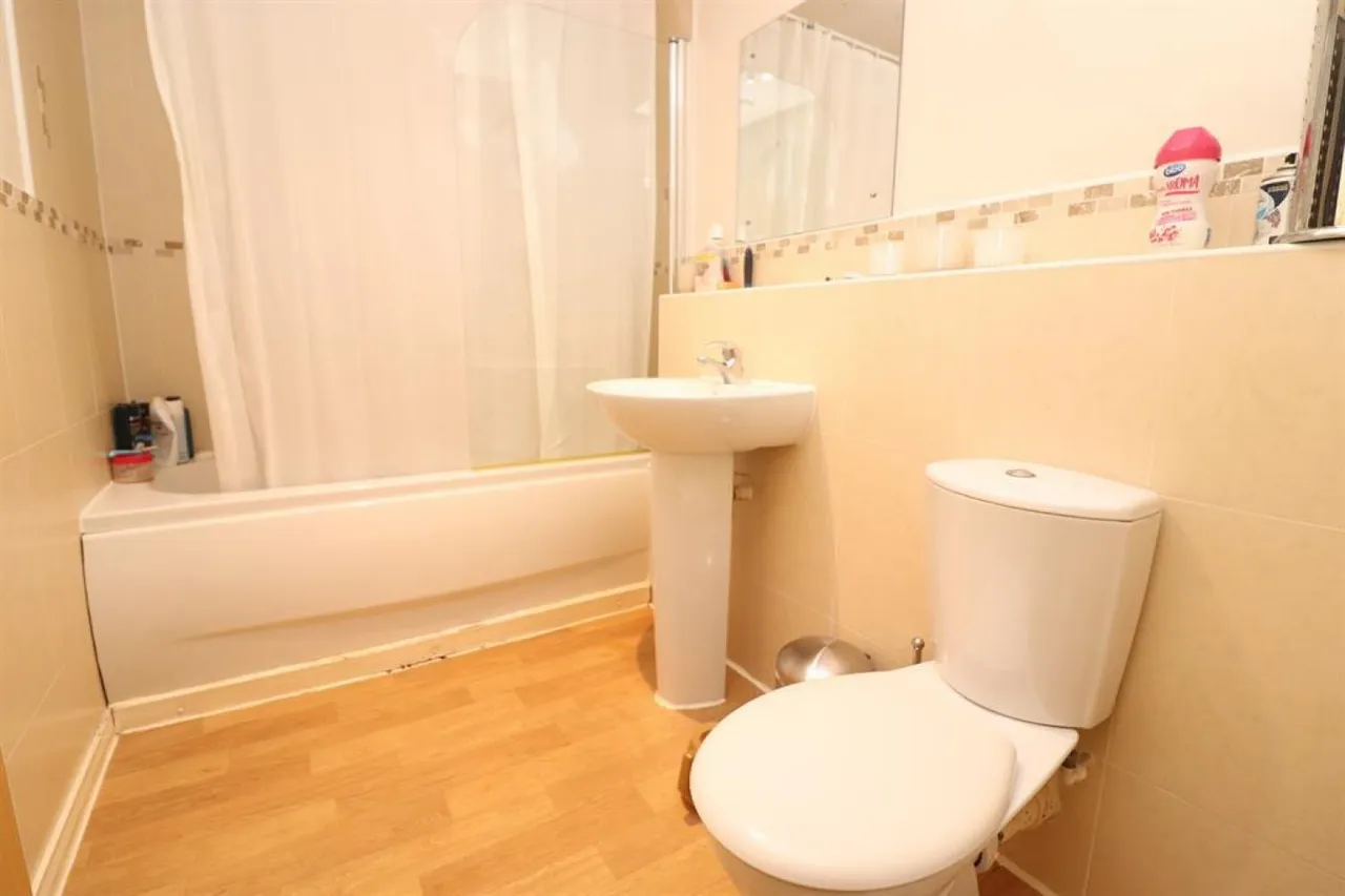 Blackburn Road, Bolton, BL1 7PN, photo 6