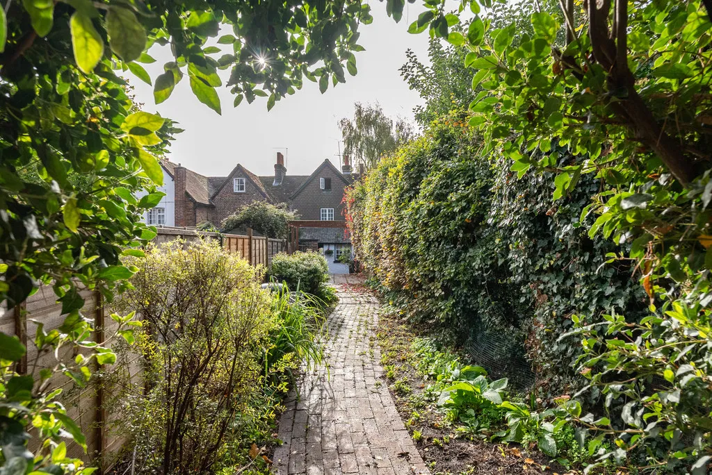 The Borough, Brockham, RH3, photo 9
