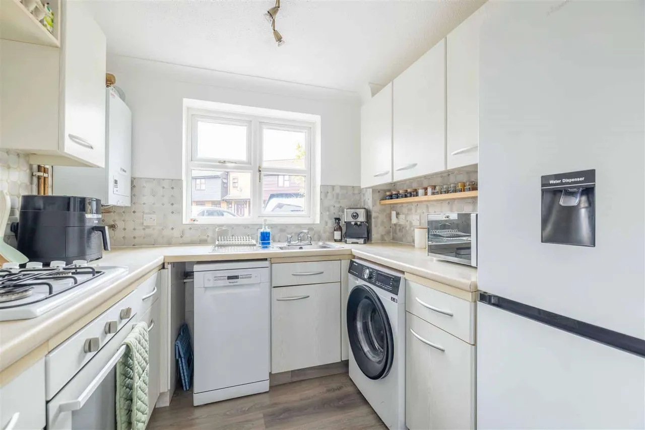 Cherry Way, Horton, Slough, SL3 9PU, photo 4