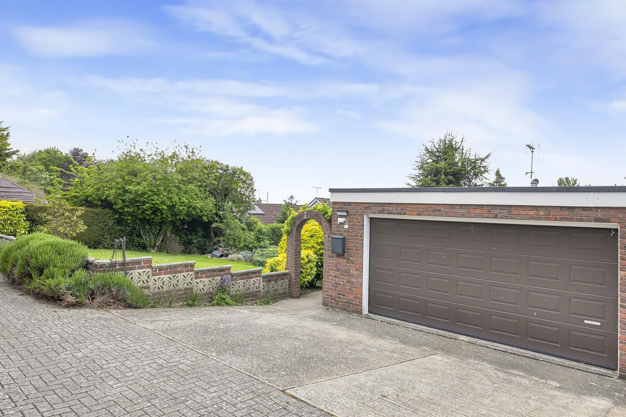 Brompton Farm Road, Rochester, photo 26