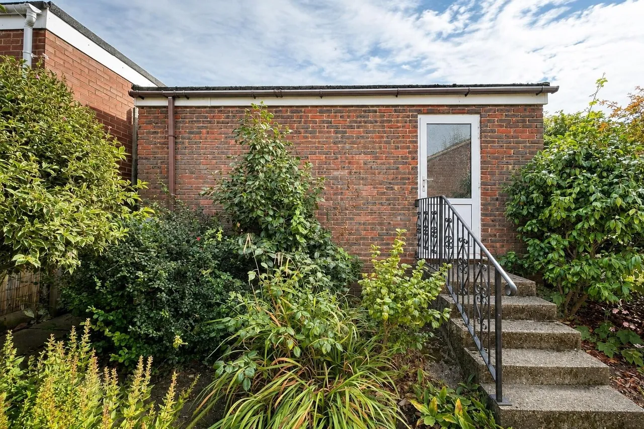 Brompton Farm Road, Rochester, photo 27
