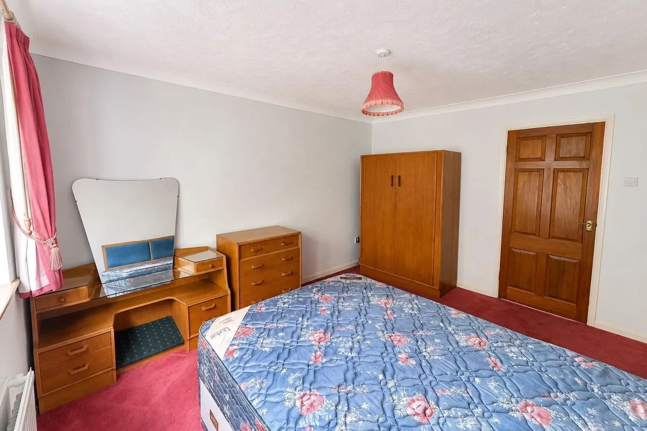 Brompton Farm Road, Rochester, photo 17