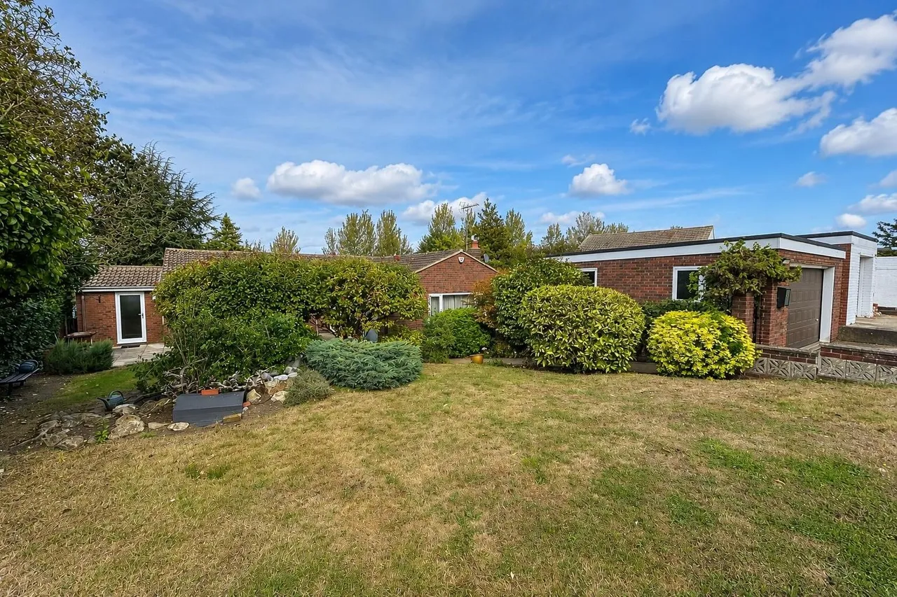 Brompton Farm Road, Rochester, photo 25