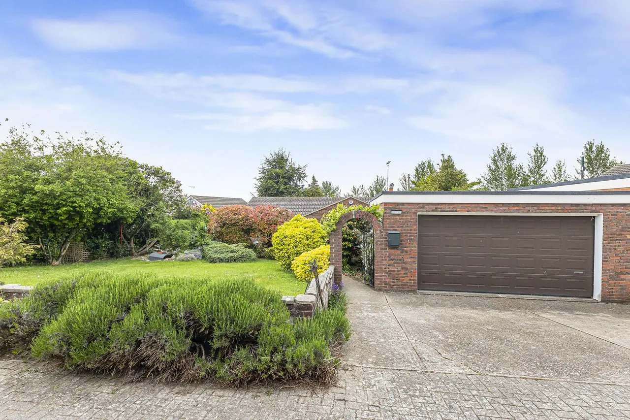 Brompton Farm Road, Rochester, photo 43
