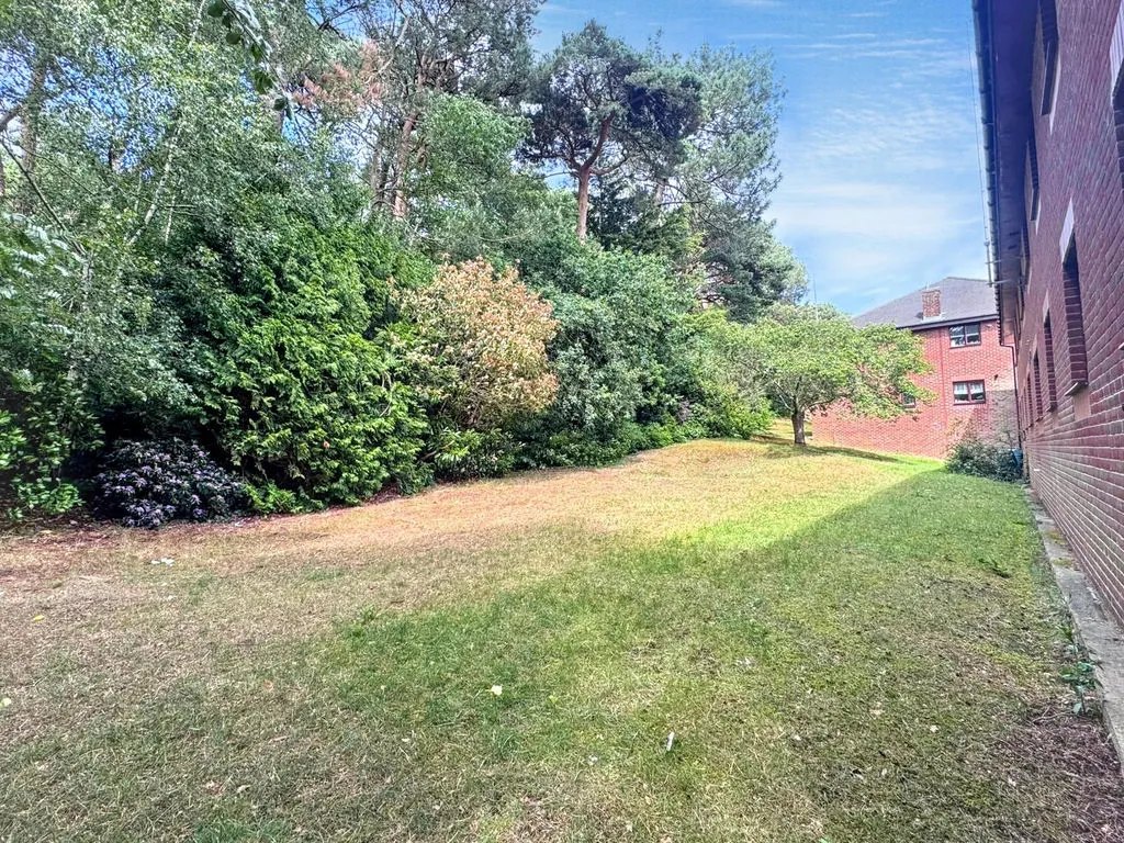 Constitution Hill Gardens, Poole BH14 0PY, photo 22