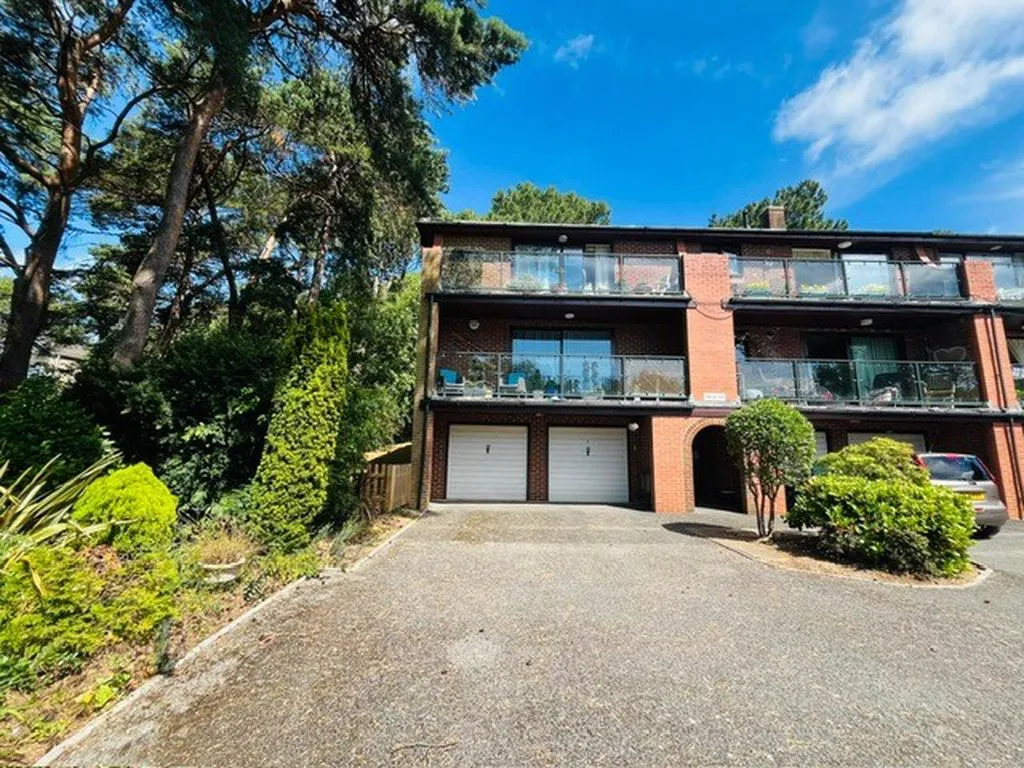 2 bed flat for sale — Constitution Hill Gardens, Poole BH14 0PY