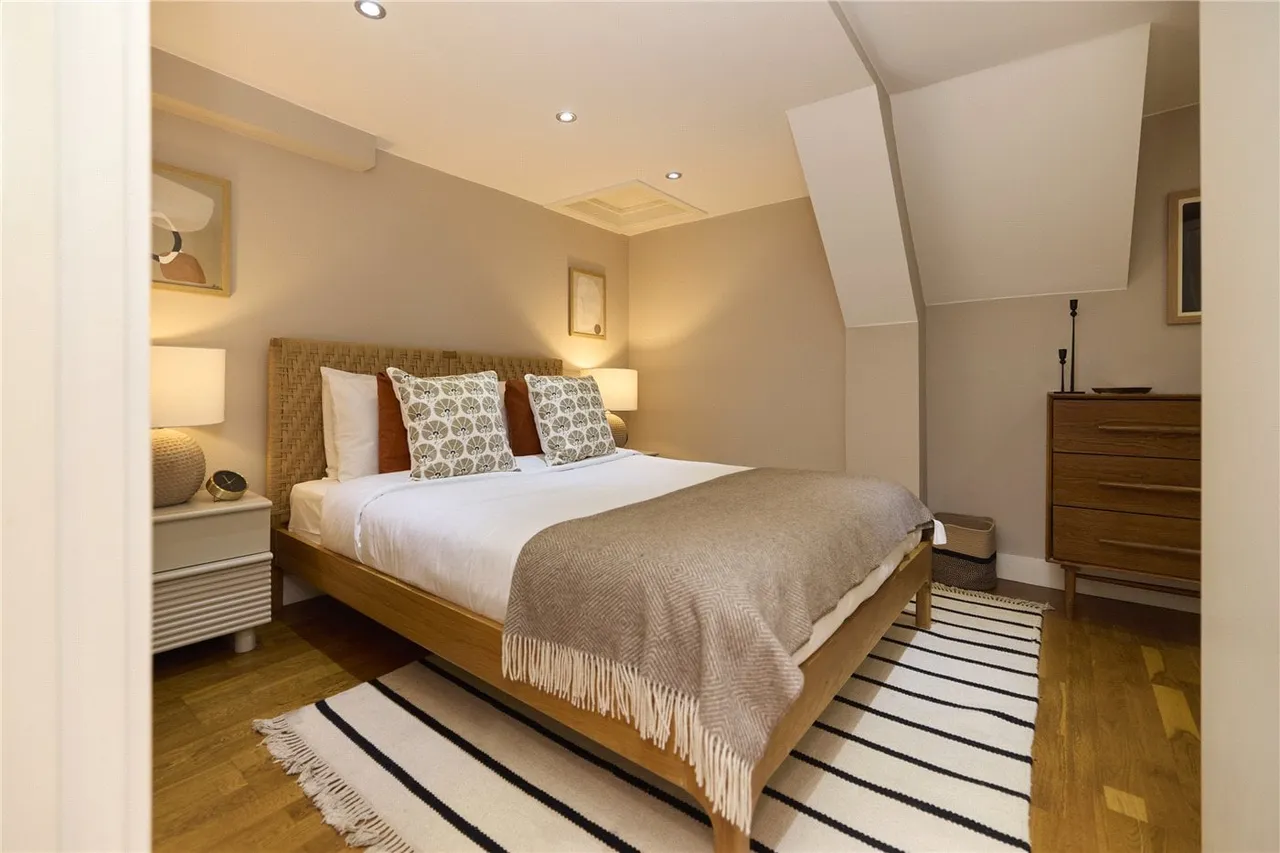 Mildenhall Road, London, E5, photo 8