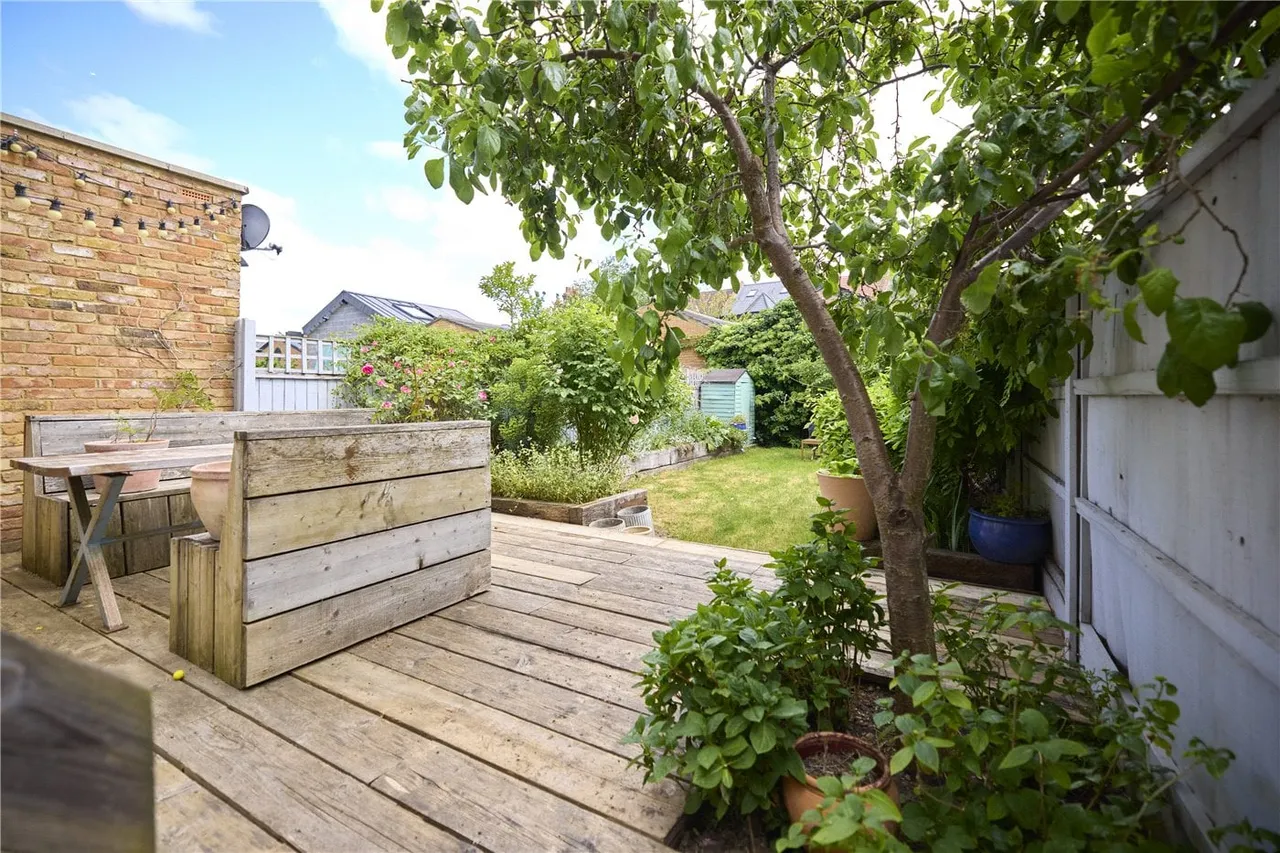 Mildenhall Road, London, E5, photo 10