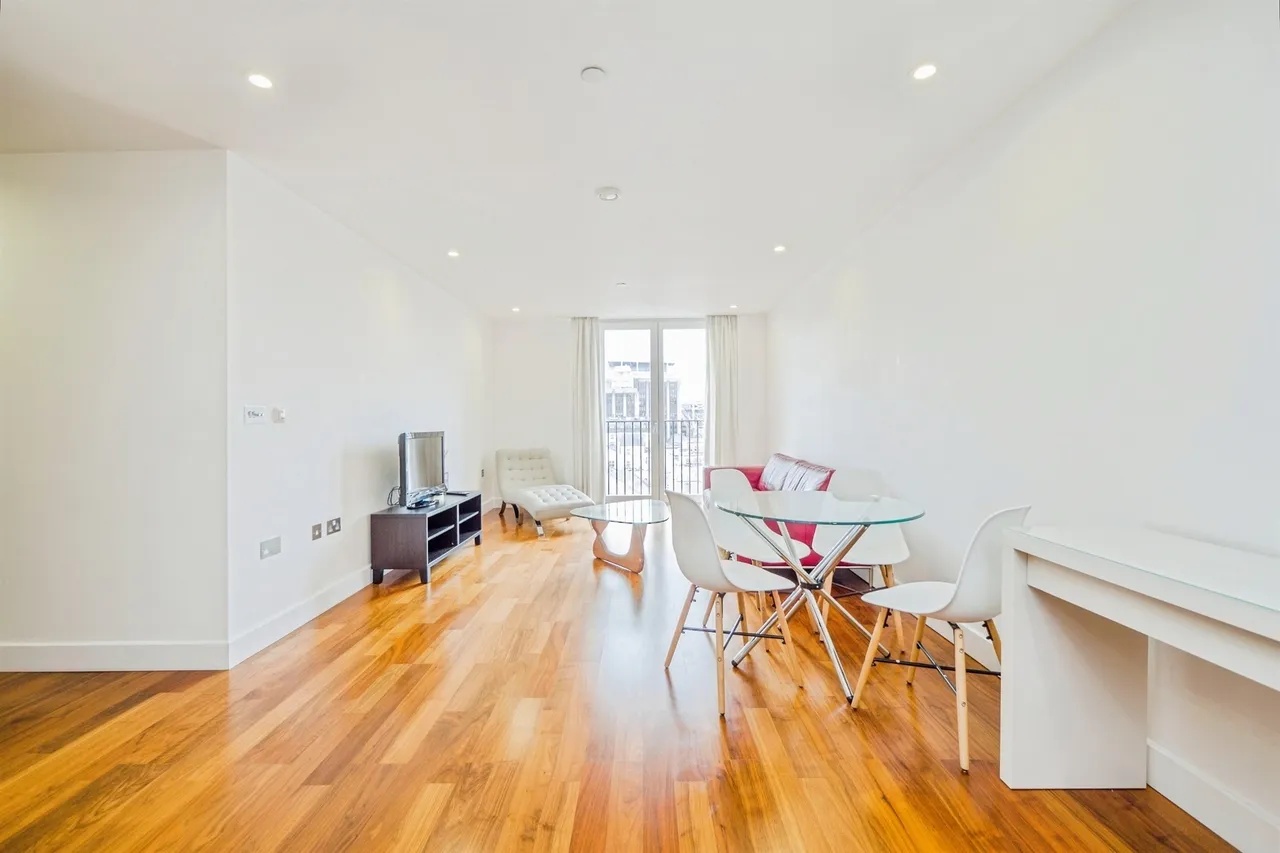 2 bed flat for sale, The Hayes, Cardiff, CF10