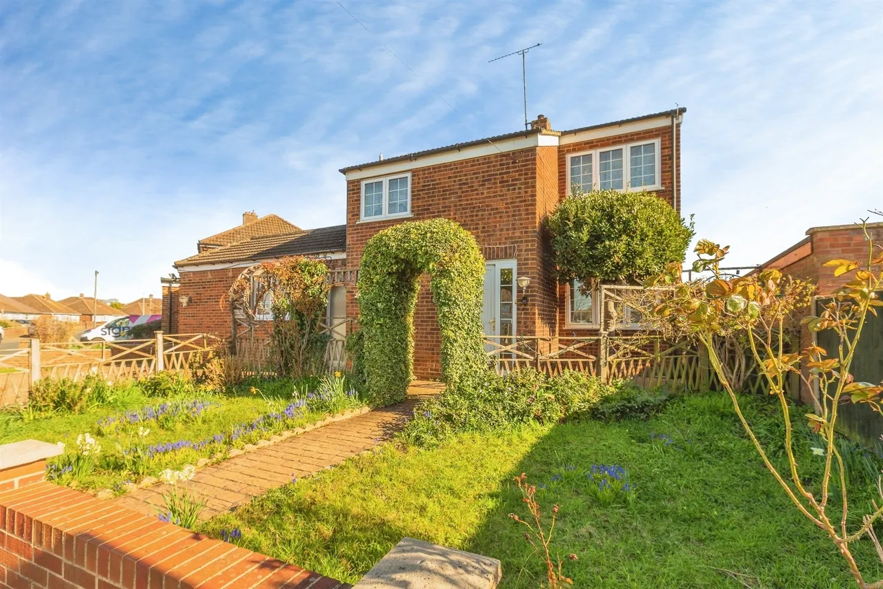 4 bed house for sale — Capshill Avenue, Leighton Buzzard