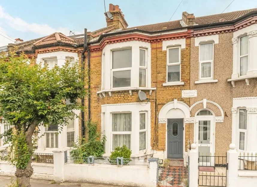 3 bed house for sale — Moffat Road, Tooting, SW17