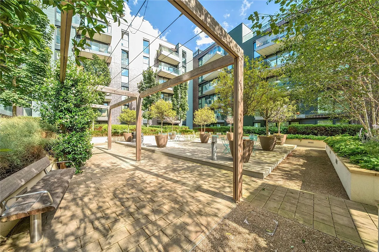 Hawthorne Crescent, SE10, photo 9